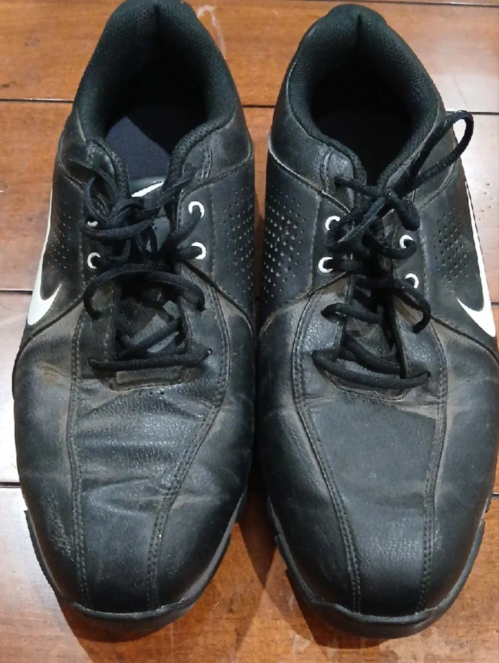 Nike Men's Black and White Athletic Sneakers